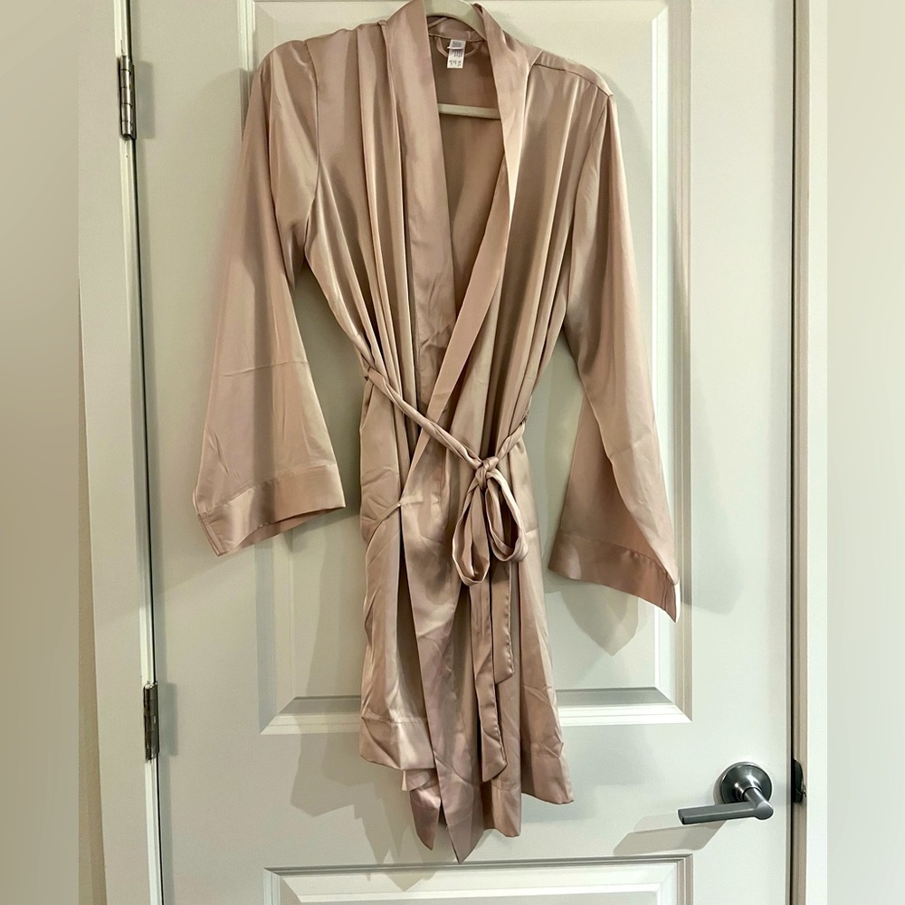 SILKY ROBE